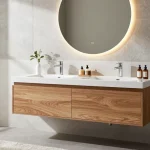 Modern badmeubel met slanke dubbele wastafel in een stijlvolle badkameromgeving.